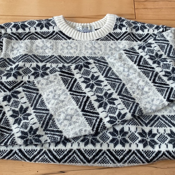 Club International Wool Sweater - Picture 5 of 5